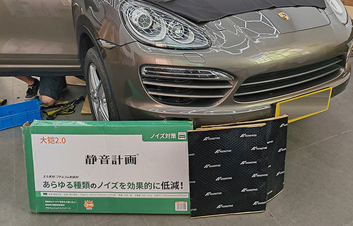 Conforto silencioso · O Porsche Cayenne melhorou o isolamento acústico de quatro portas